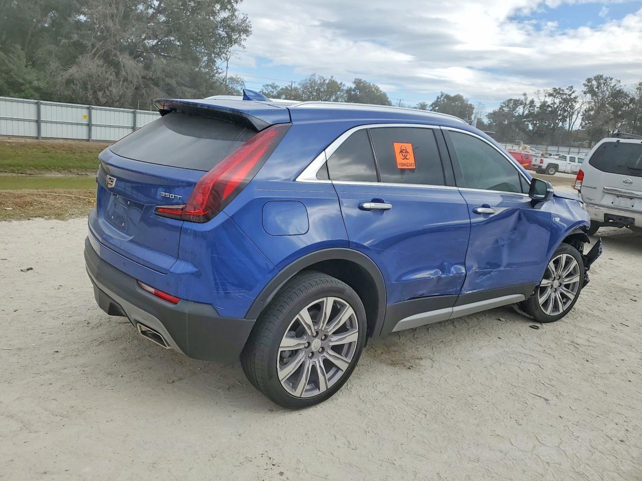 2022 Cadillac Xt4 Premium Luxury - Image 3