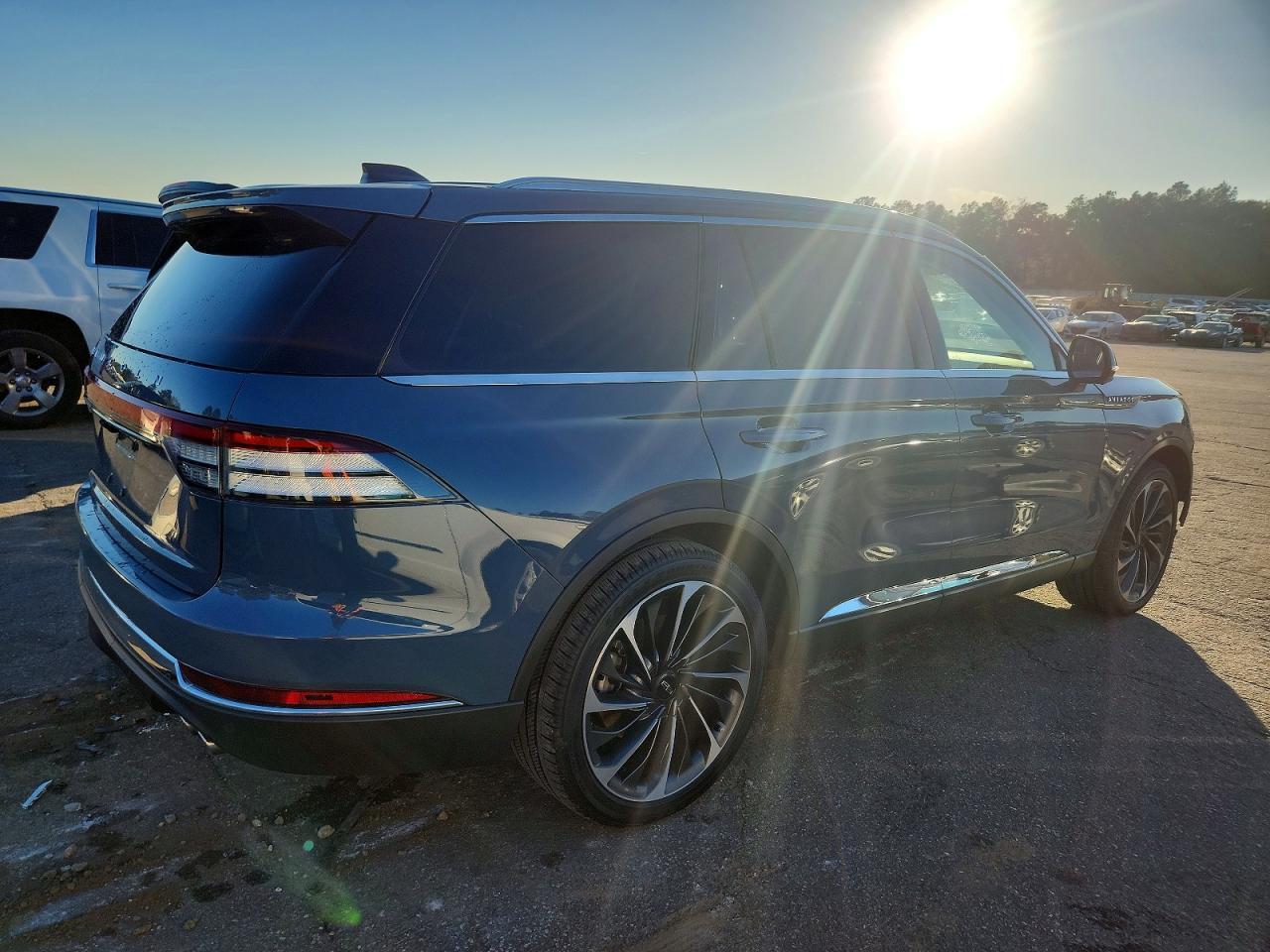 2025 Lincoln Aviator Reserve - Image 3