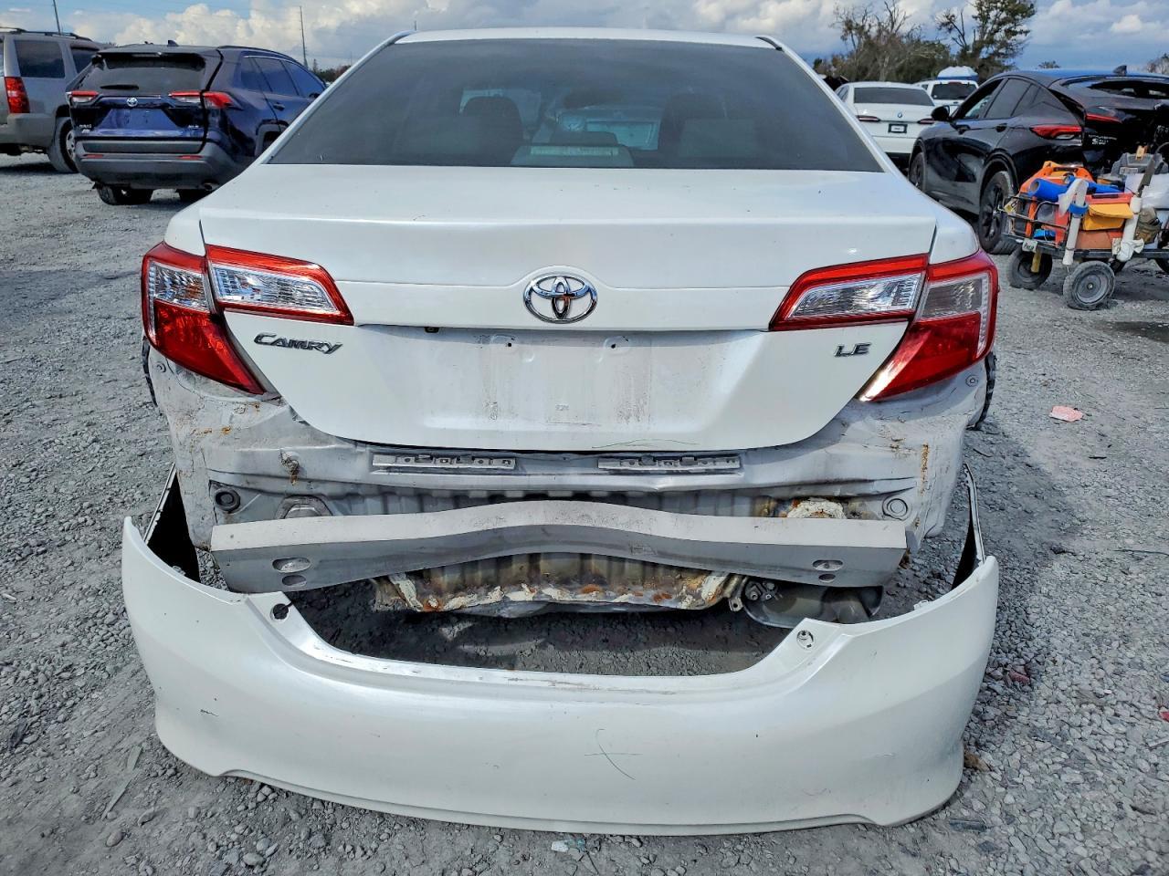 2014 Toyota Camry L - Image 6