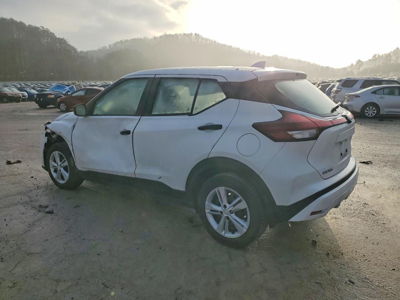 2024 Nissan Kicks S - Фото 2