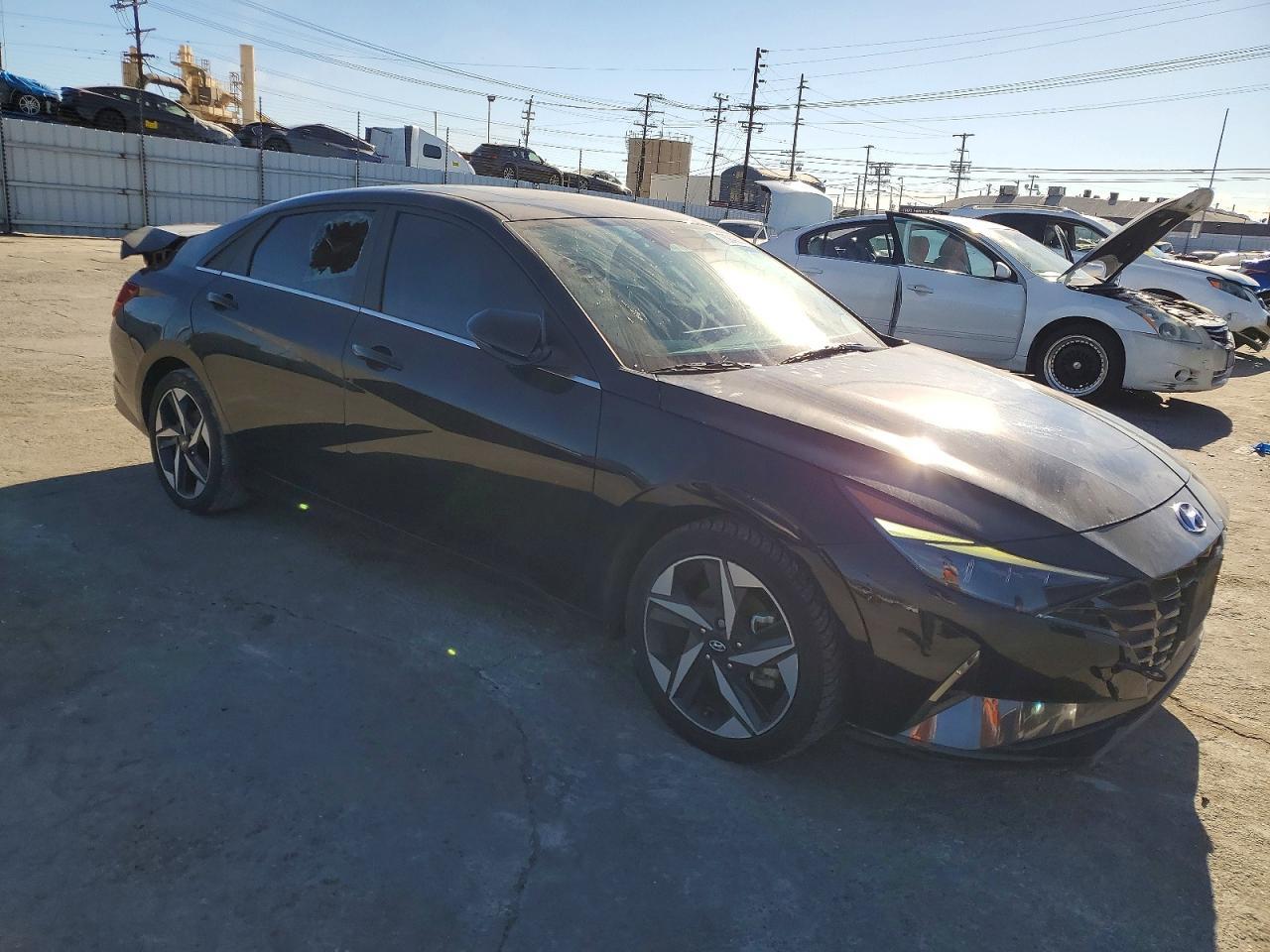 2023 Hyundai Elantra Limited - Image 4