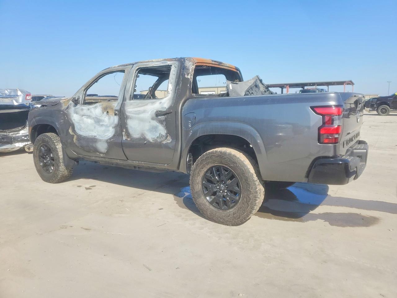 2022 Nissan Frontier Sv - Image 2