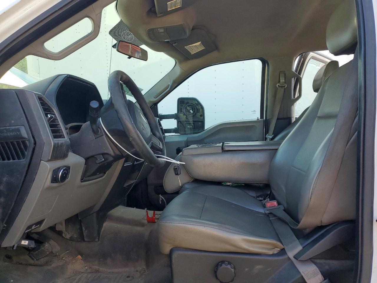 2018 Ford F250 Super Duty Dump Truck - Image 7