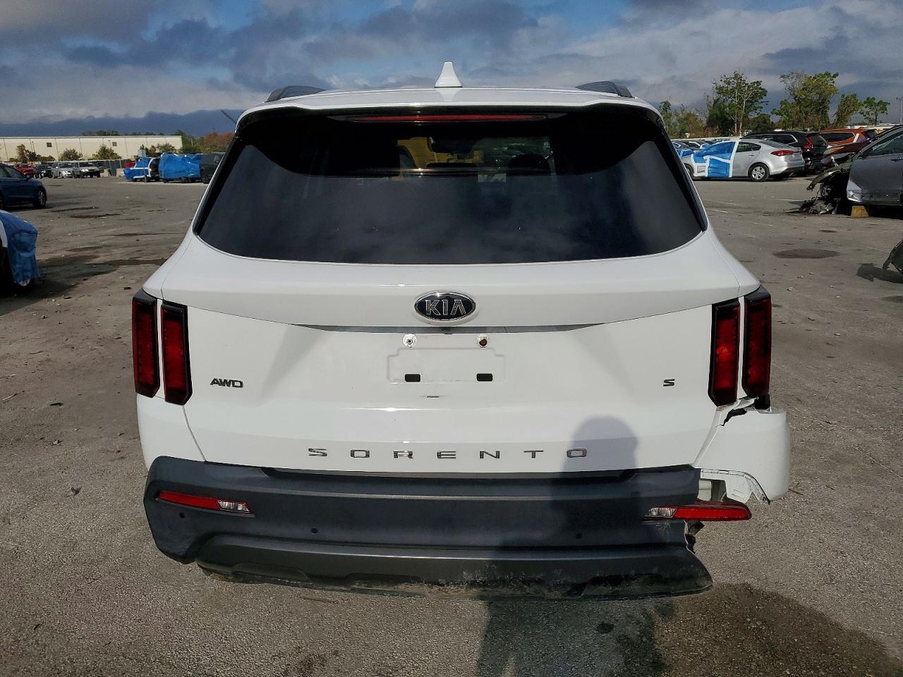 2021 Kia Sorento S - Image 6