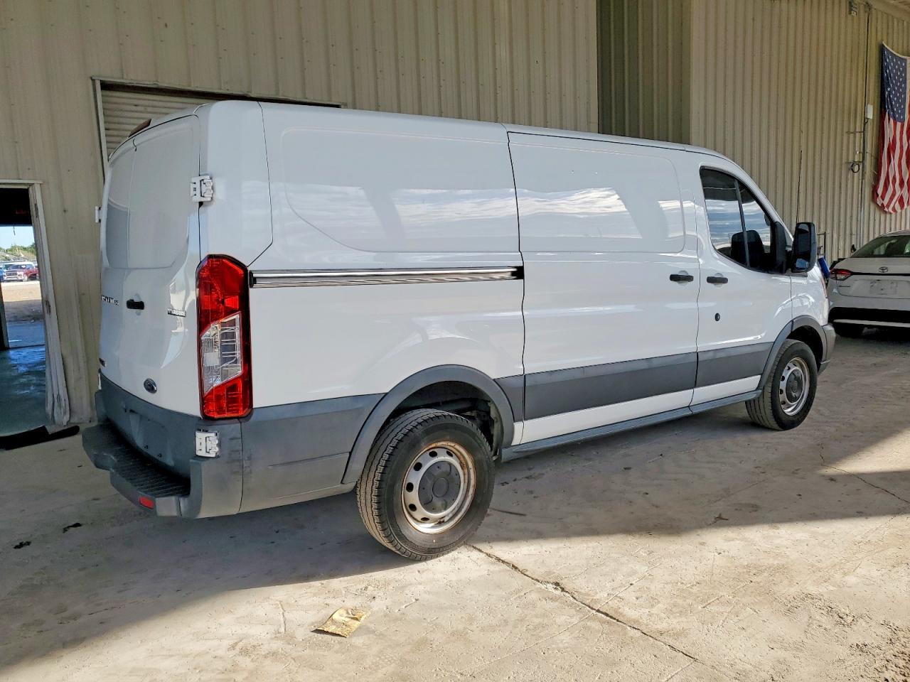 2018 Ford Transit T-150 - Фото 3