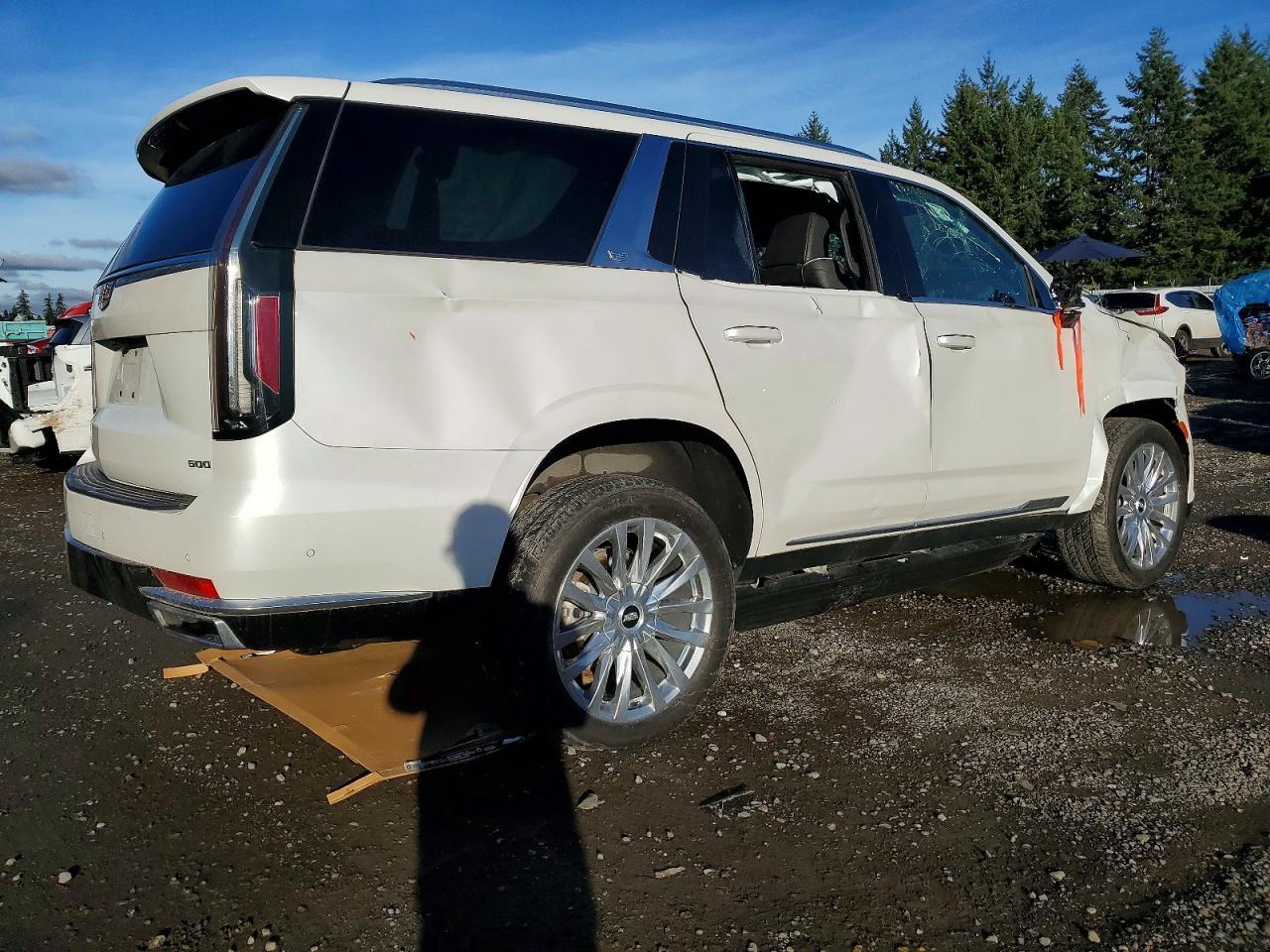 2024 Cadillac Escalade Premium Luxury - Image 3