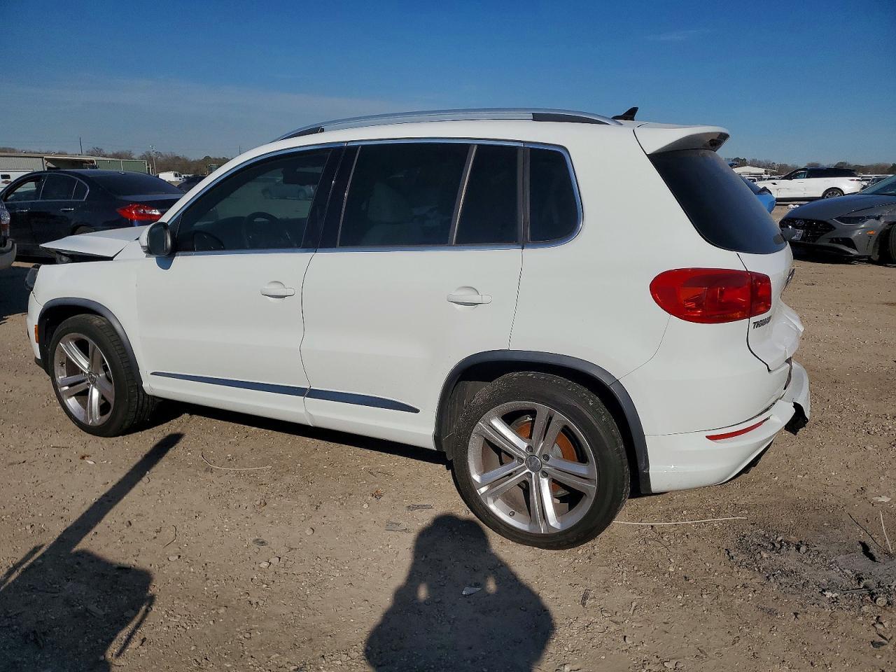 2016 Volkswagen Tiguan S - Фото 2