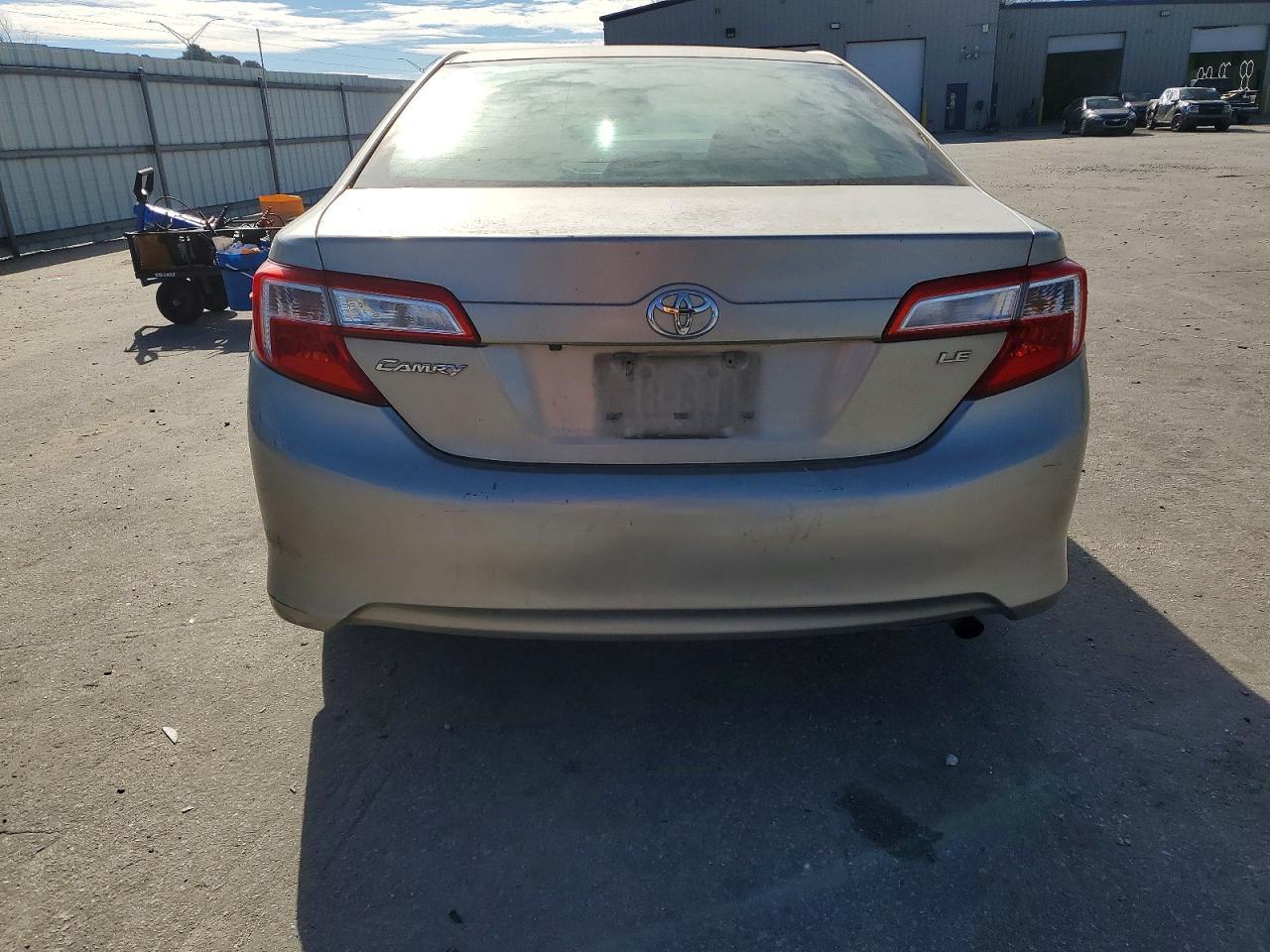 2014 Toyota Camry L - Фото 6