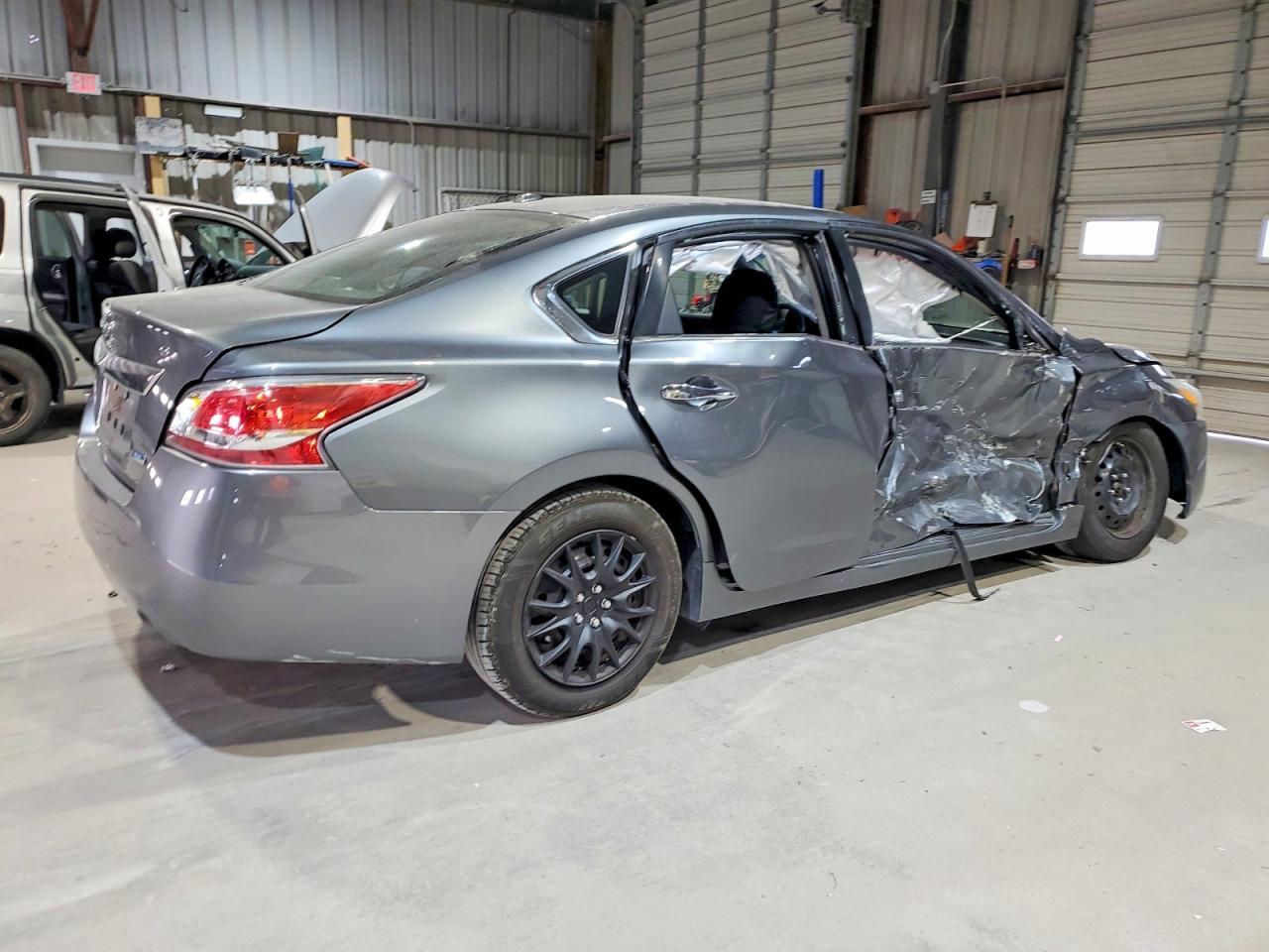 2014 Nissan Altima 2.5 - Фото 3