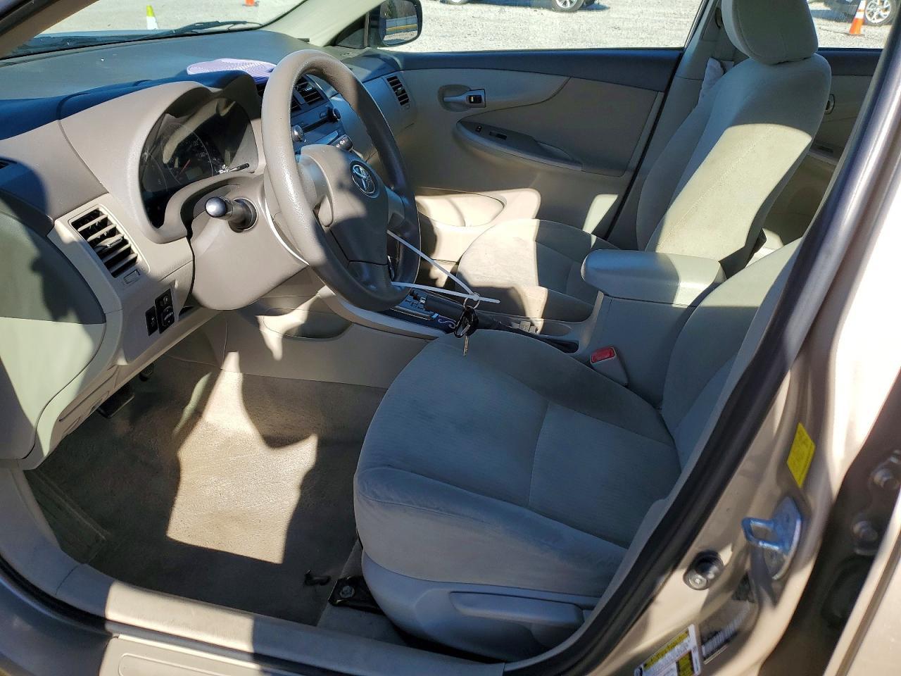 2010 Toyota Corolla Base - Фото 7