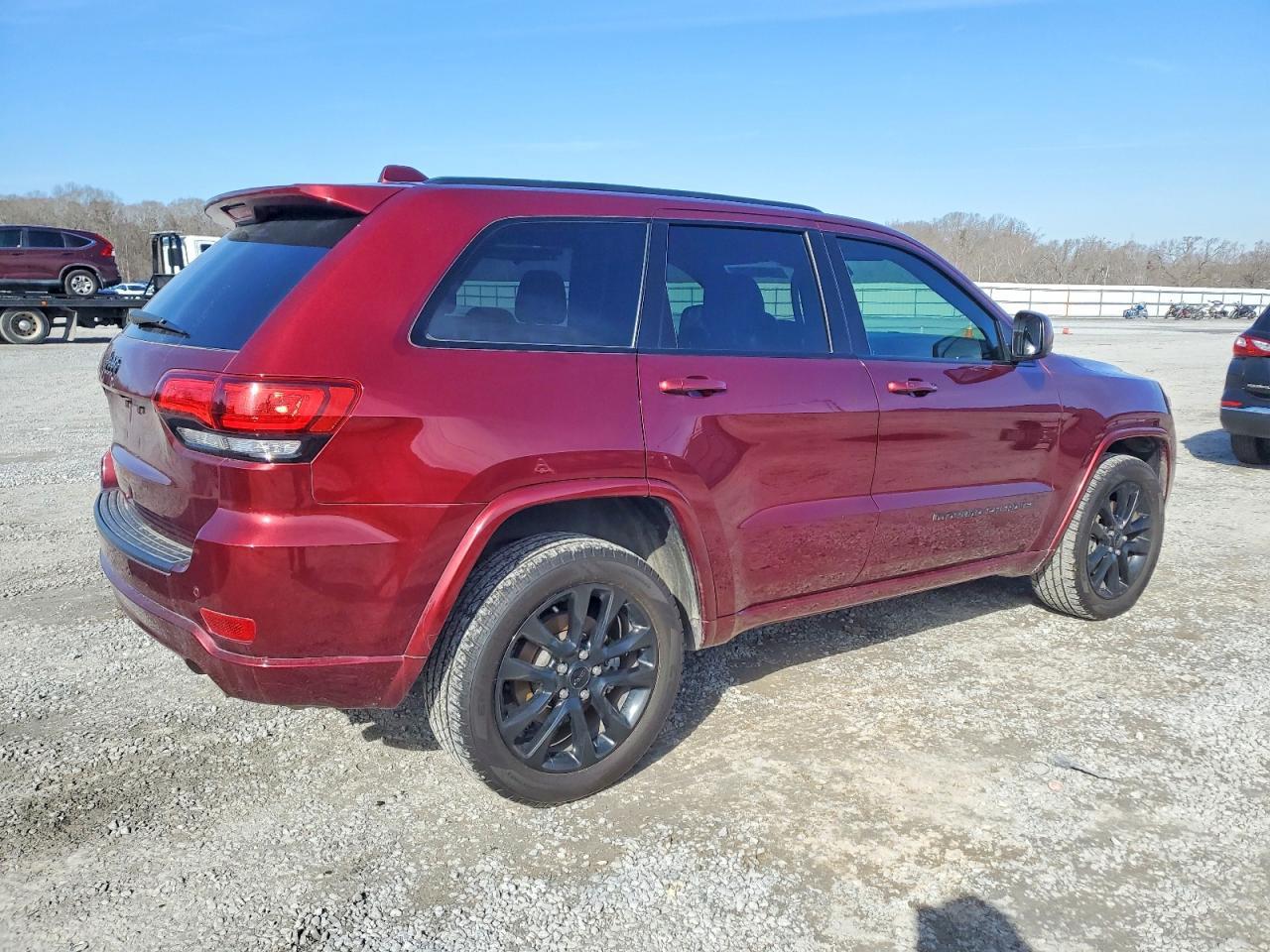 2022 Jeep Grand Cherokee Laredo E - Image 3