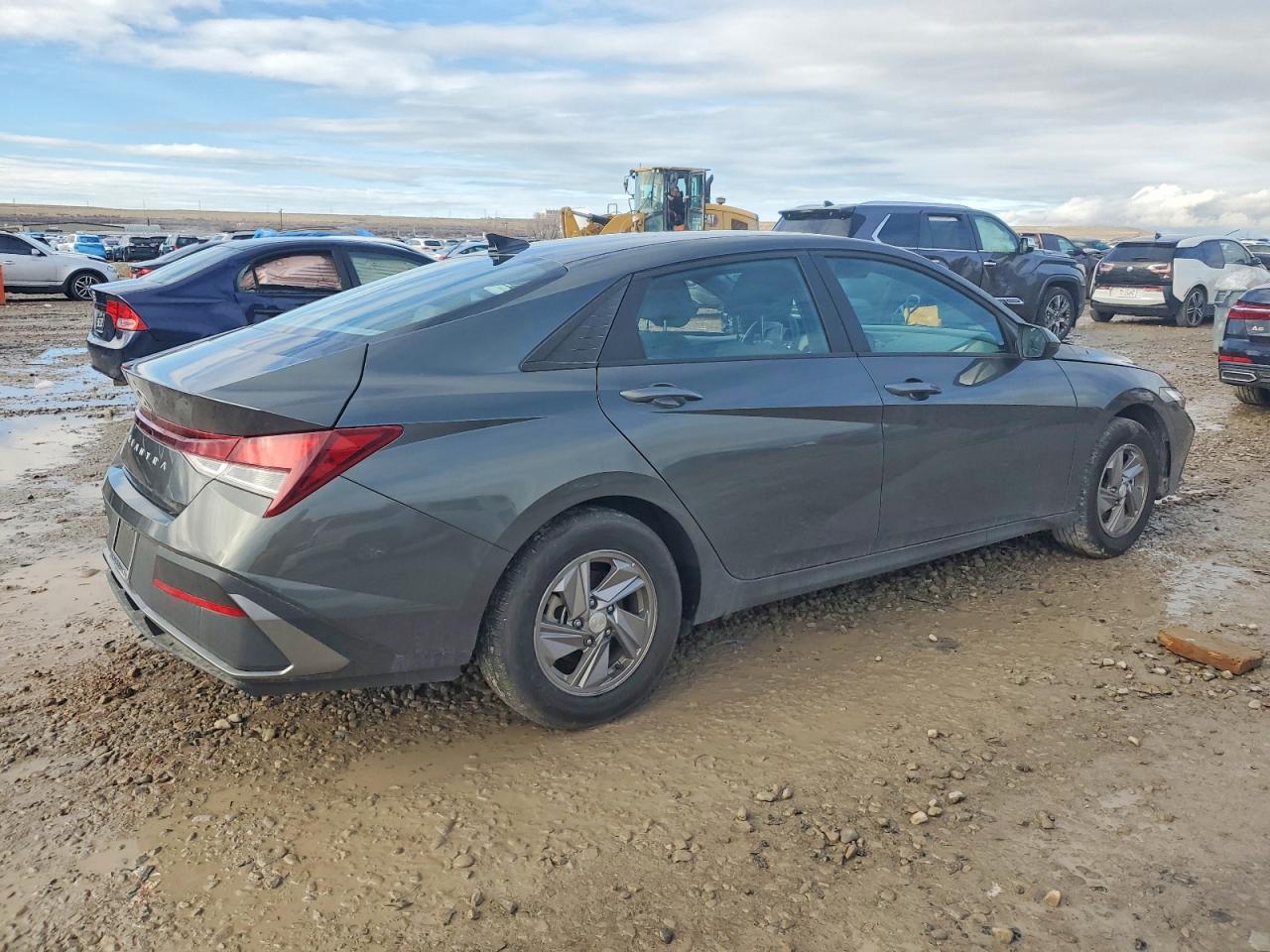 2025 Hyundai Elantra Se - Image 3
