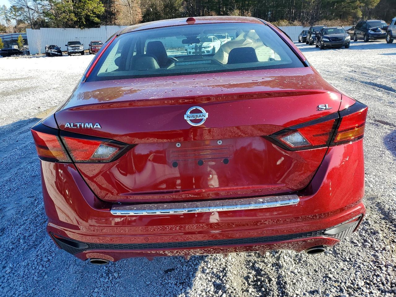 2021 Niss Altima - Image 6