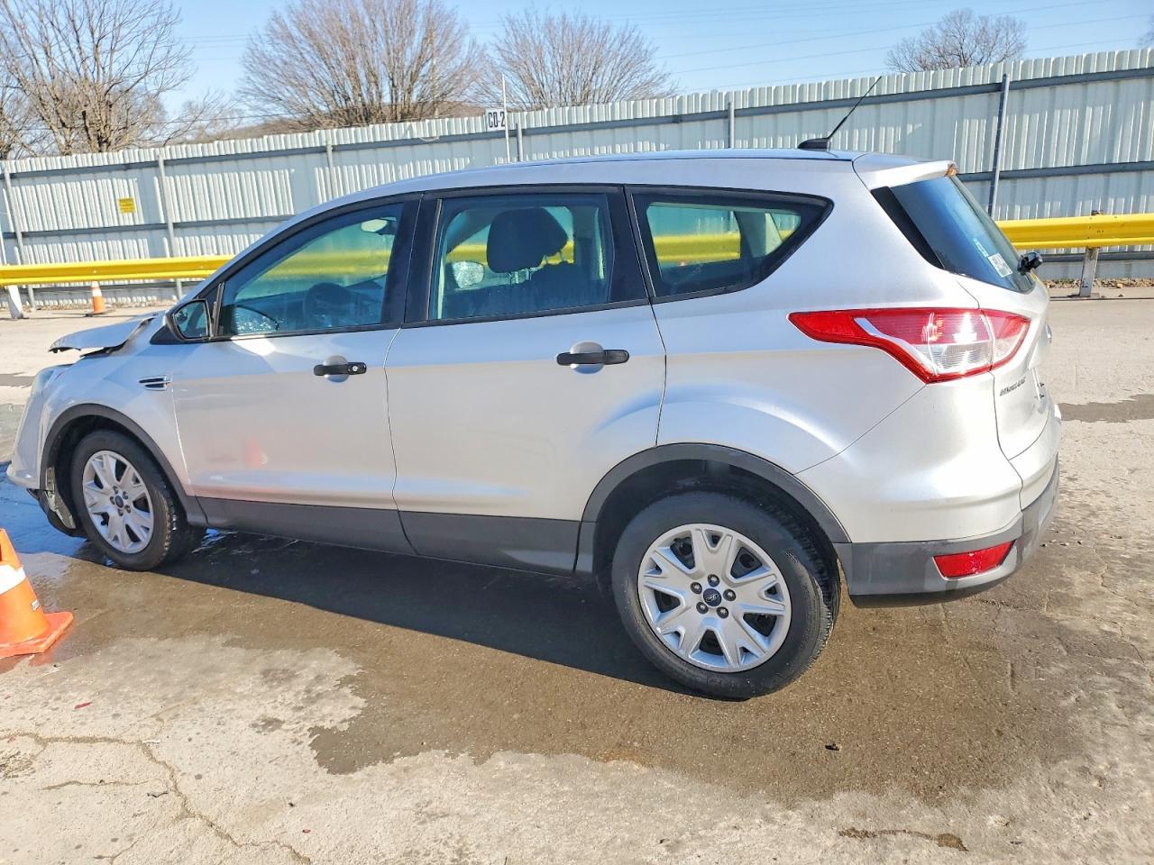 2014 Ford Escape S - Фото 2