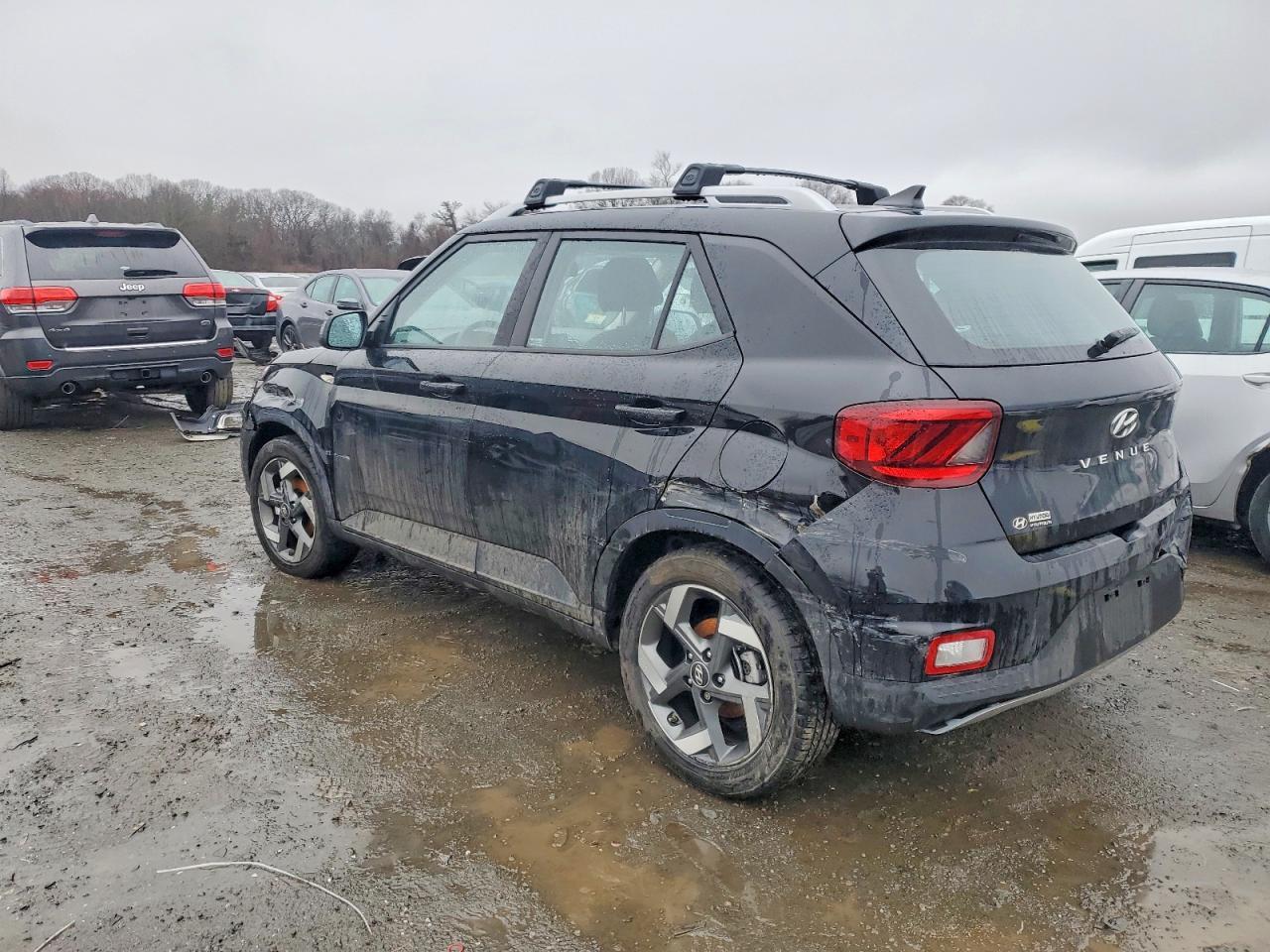 2022 Hyundai Venue Sel - Image 2