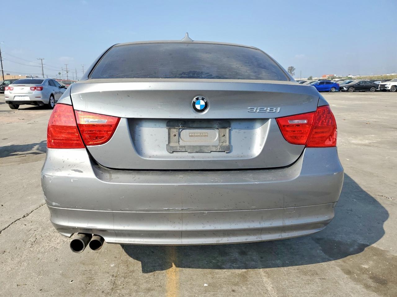 2010 BMW 328 - Image 6