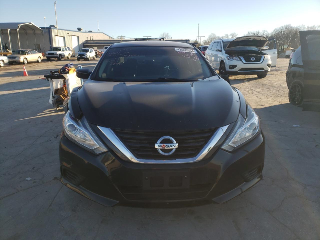2016 Nissan Altima 2.5 - Image 5