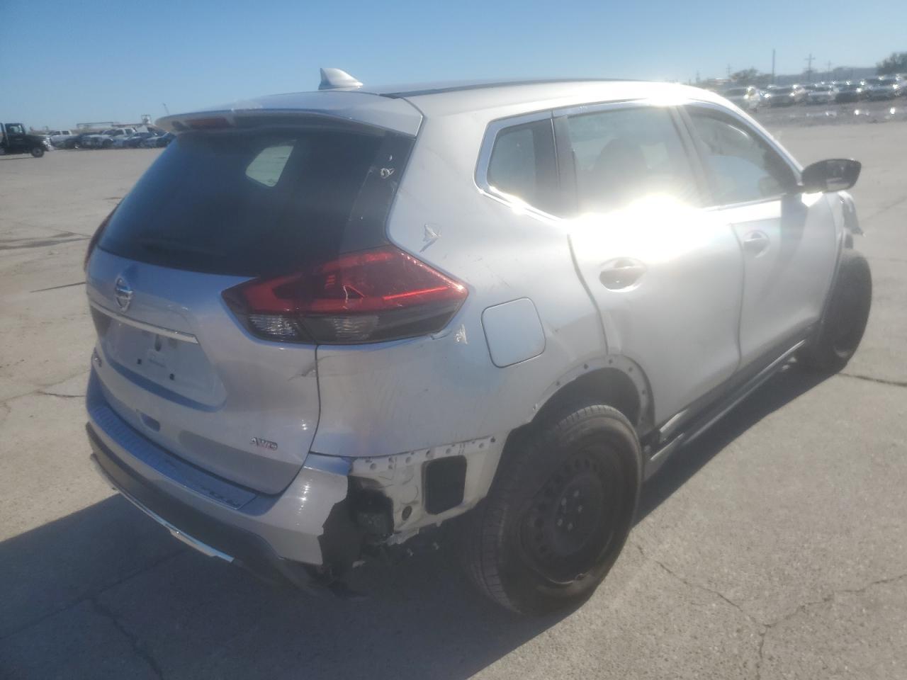 2018 Nissan Rogue S - Image 3
