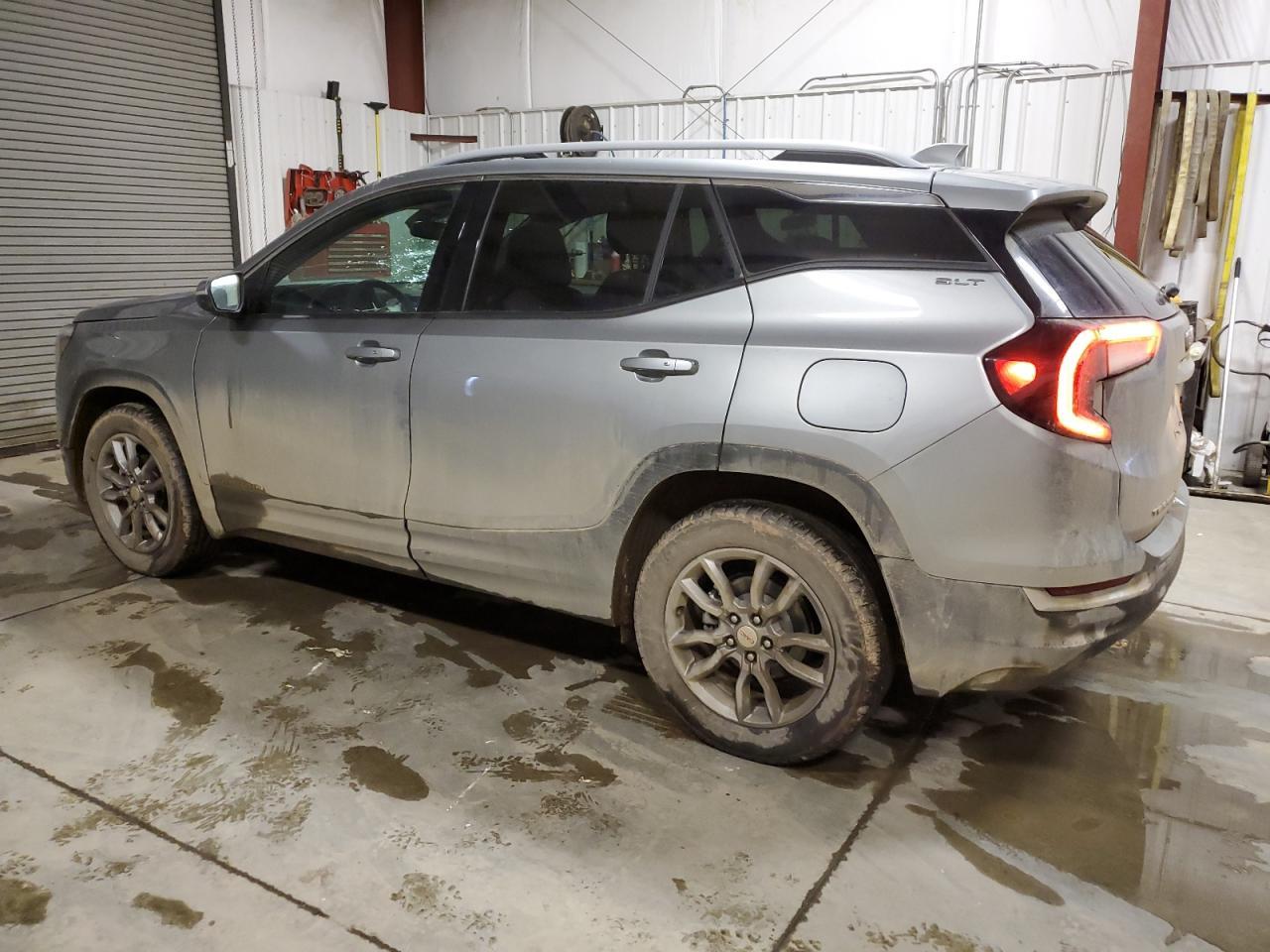 2023 GMC Terrain Slt - Image 2