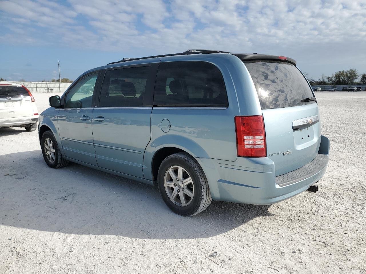 2008 Chrysler Town & Country Touring - Фото 2
