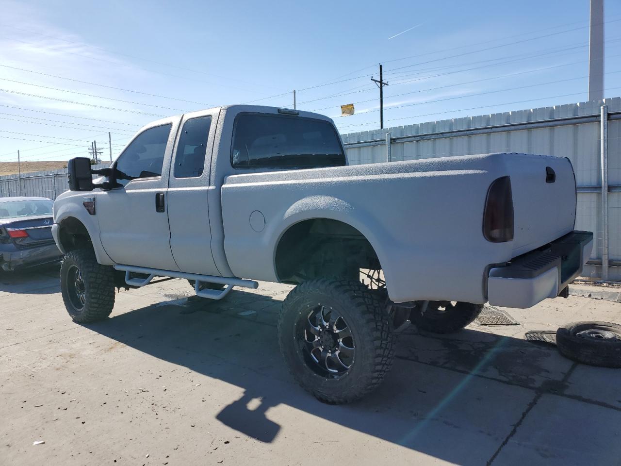 2001 Ford F250 Super Duty - Image 2