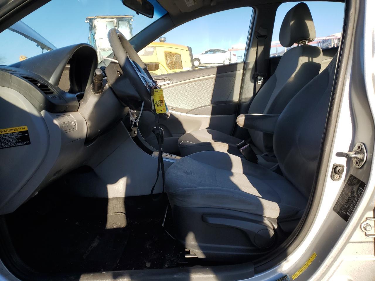 2012 Hyundai Accent Gls - Фото 7