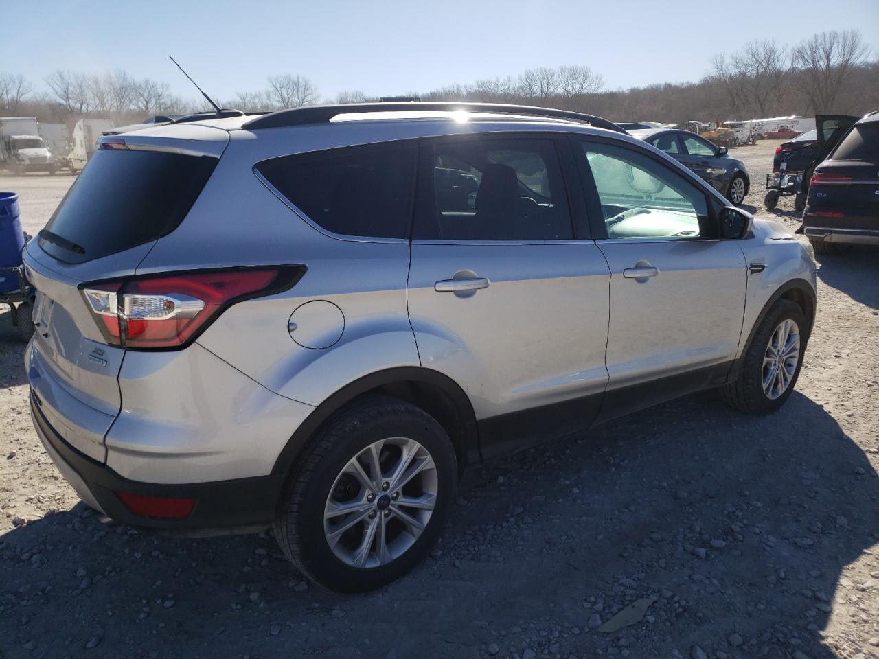 2018 Ford Escape Se - Фото 3