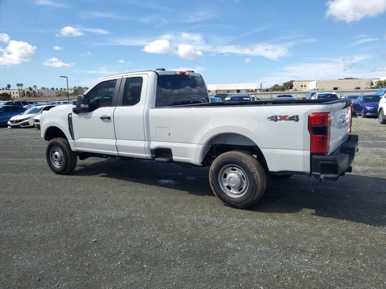 2023 Ford F250 Super Duty - Фото 2