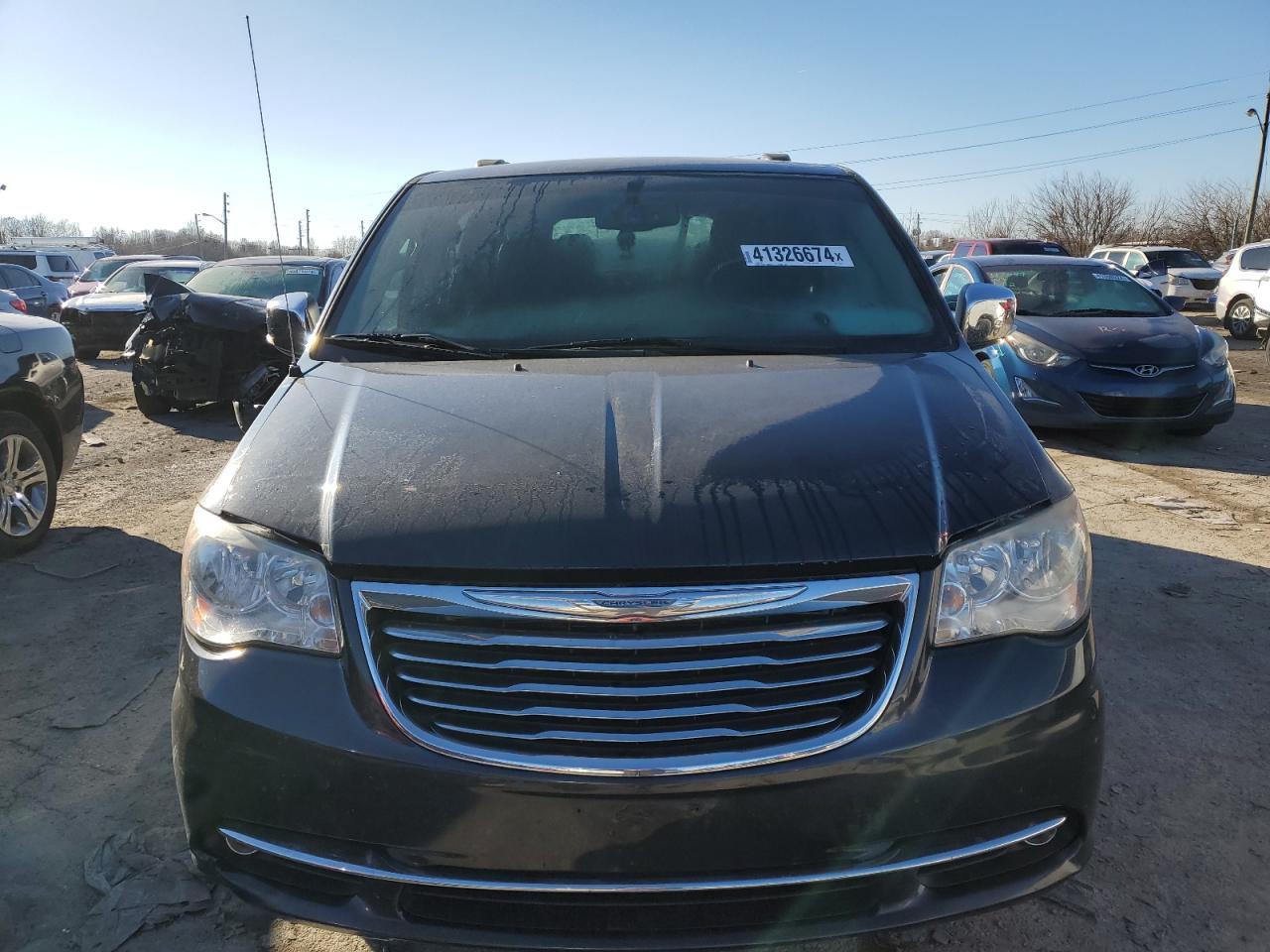 2014 Chrysler Town & Country Touring L - Image 5