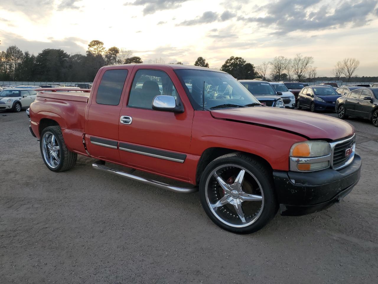 2004 GMC New Sierra C1500 - Image 4