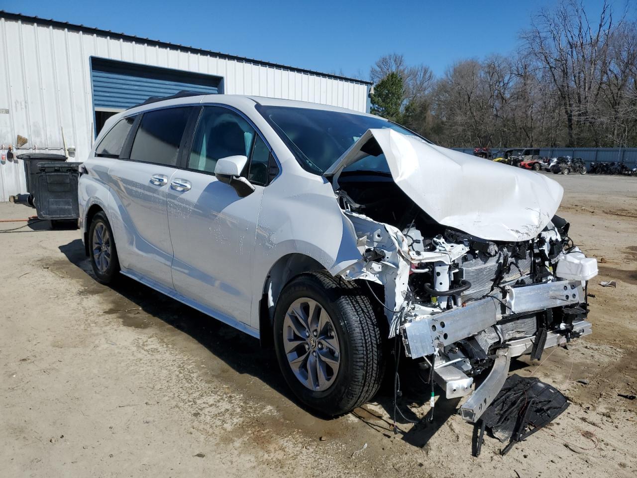 2024 Toyota Sienna Xle - Image 4