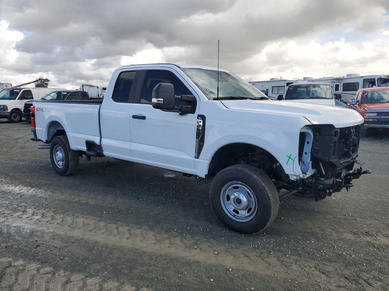 2023 Ford F250 Super Duty - Фото 4