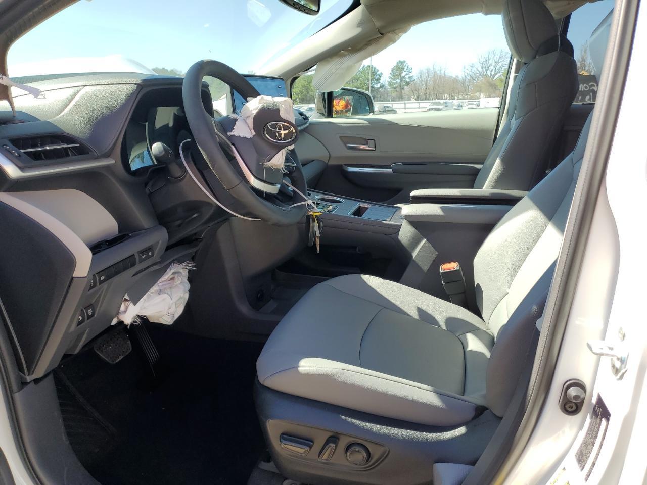 2024 Toyota Sienna Xle - Image 7