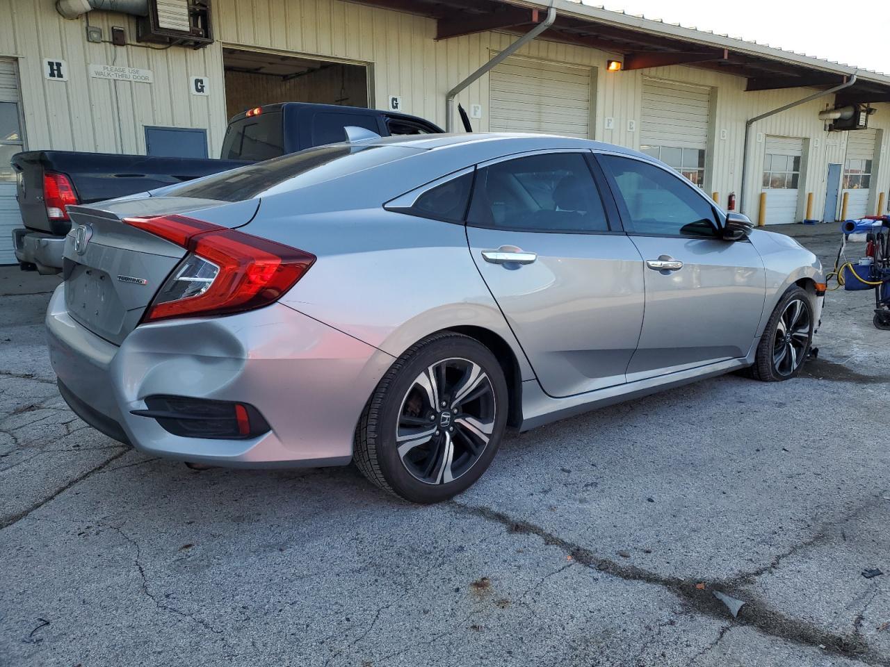 2016 Honda Civic Touring - Фото 3