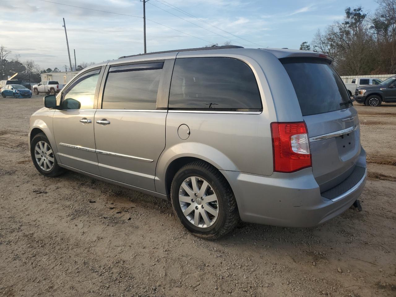 2016 Chrysler Town & Country Touring - Фото 3