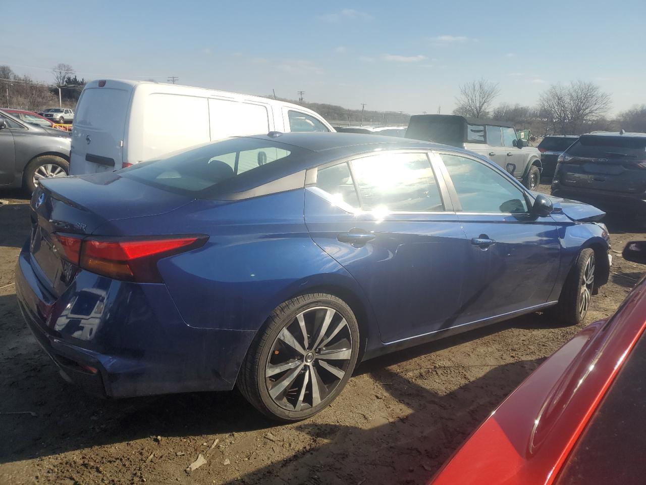 2022 Nissan Altima Sr - Фото 3