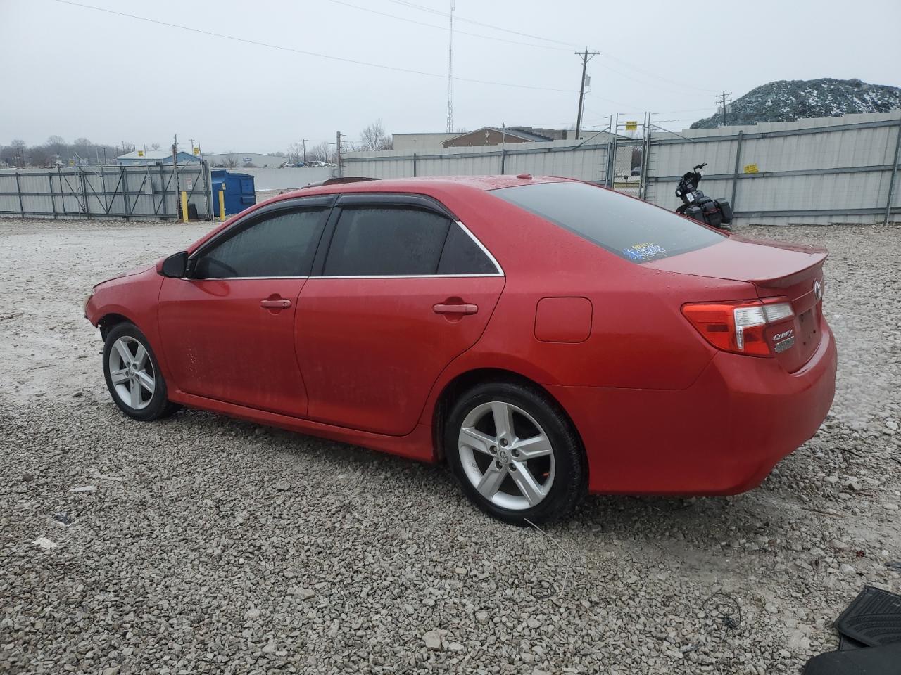 2014 Toyota Camry L - Фото 2