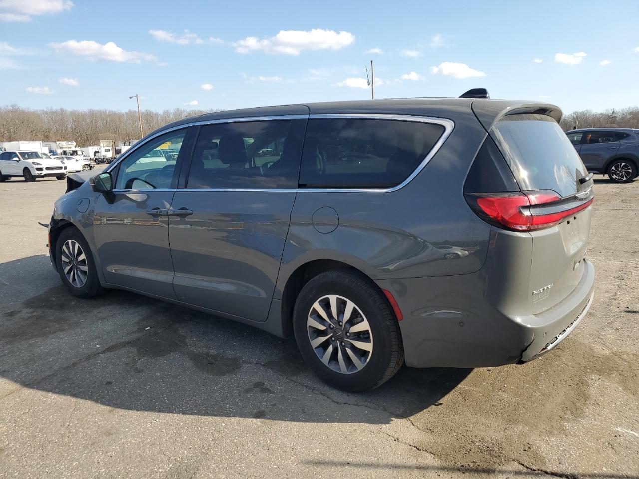 2023 Chrysler Pacifica Hybrid Touring L - Фото 2