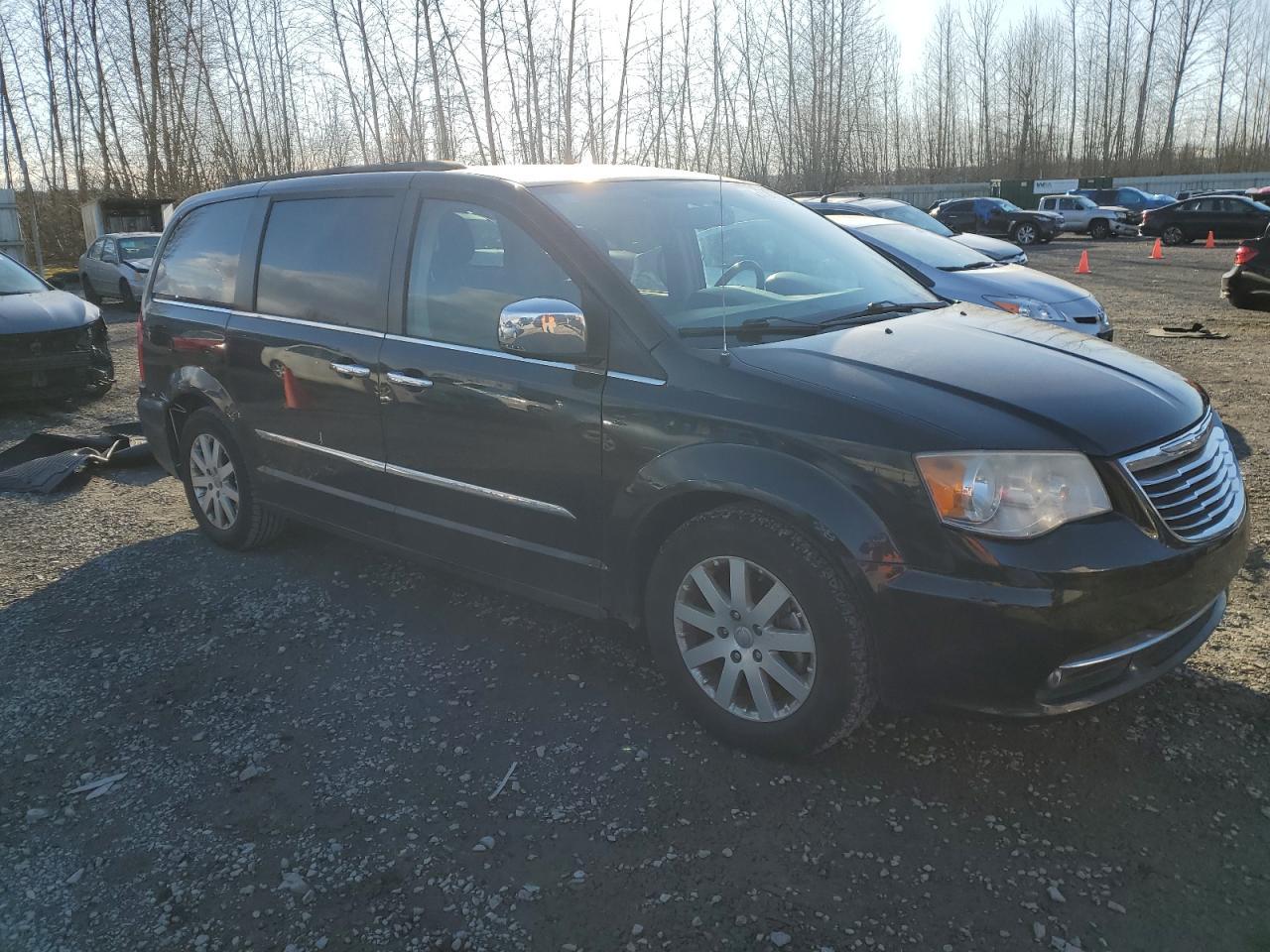 2012 Chrysler Town & Country Touring L - Фото 4