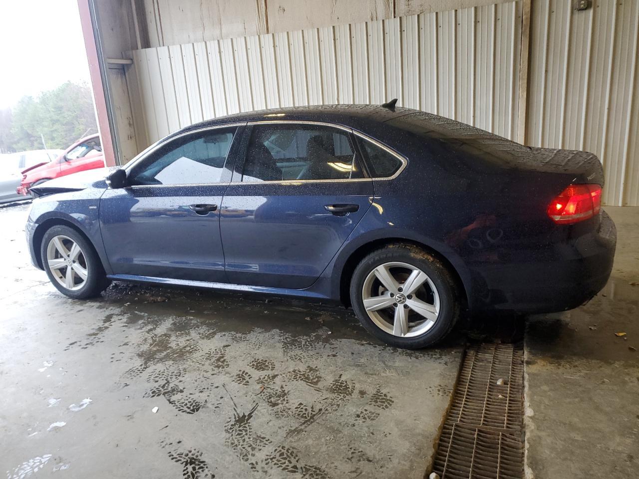 2015 Volkswagen Passat S - Фото 2