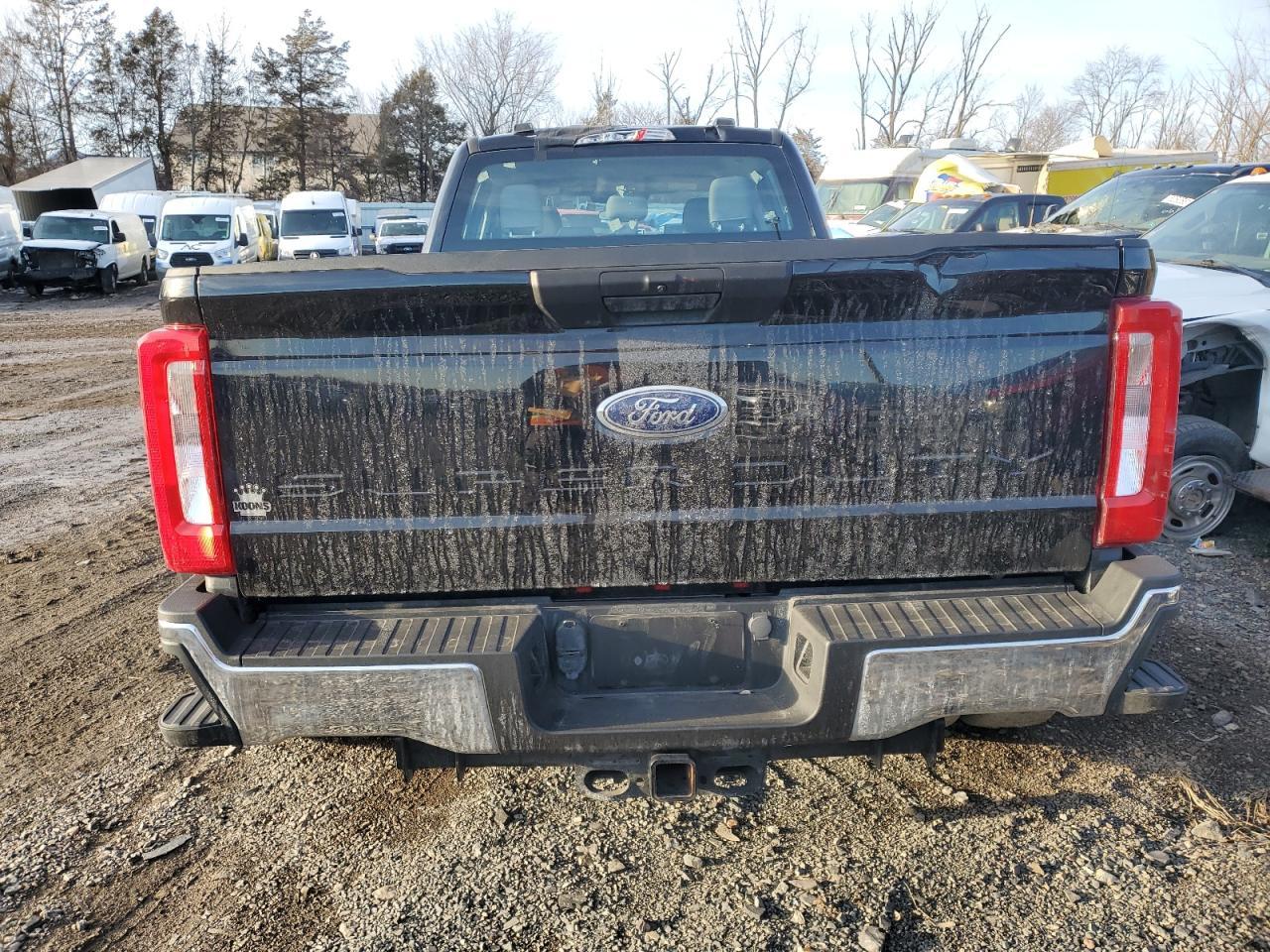 2023 Ford F350 Super Duty - Фото 6