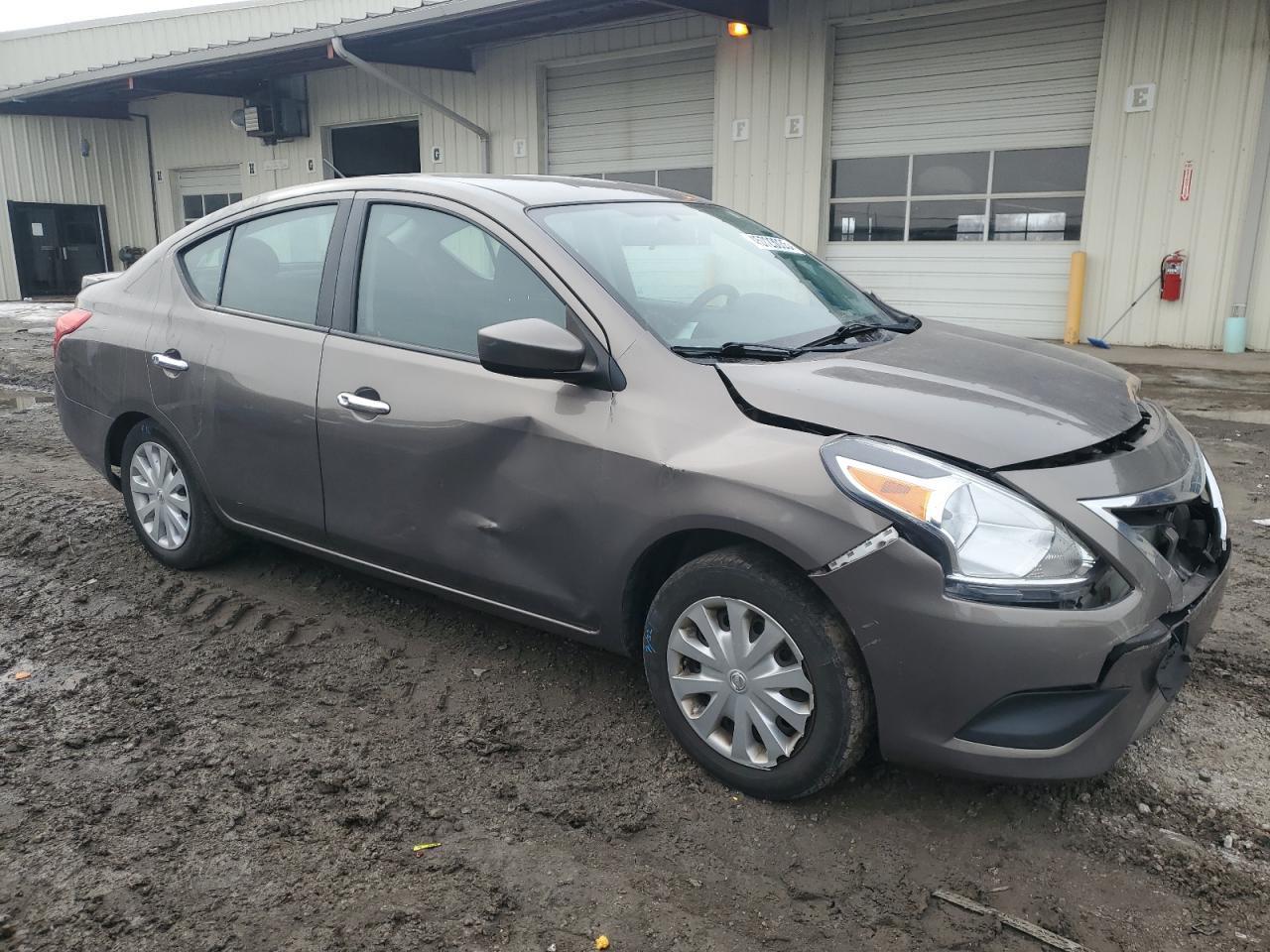 2015 Nissan Versa S - Image 4
