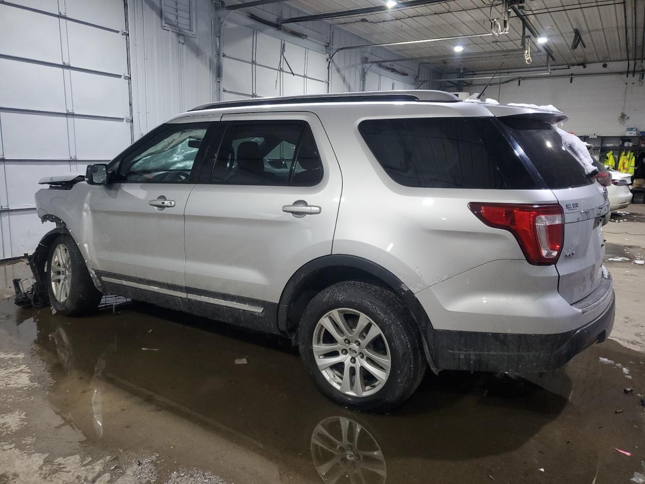 2018 Ford Explorer Xlt - Фото 2
