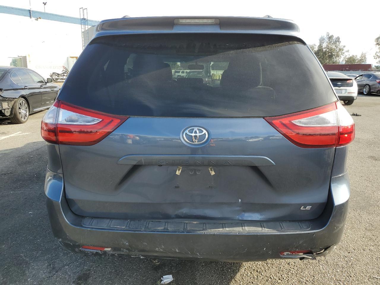 2017 Toyota Sienna Le - Фото 6