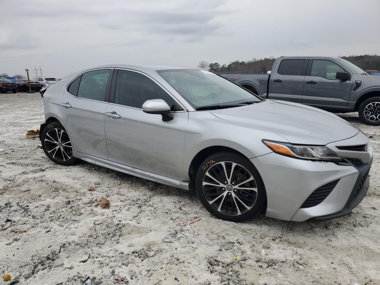2020 Toyota Camry Se - Фото 4