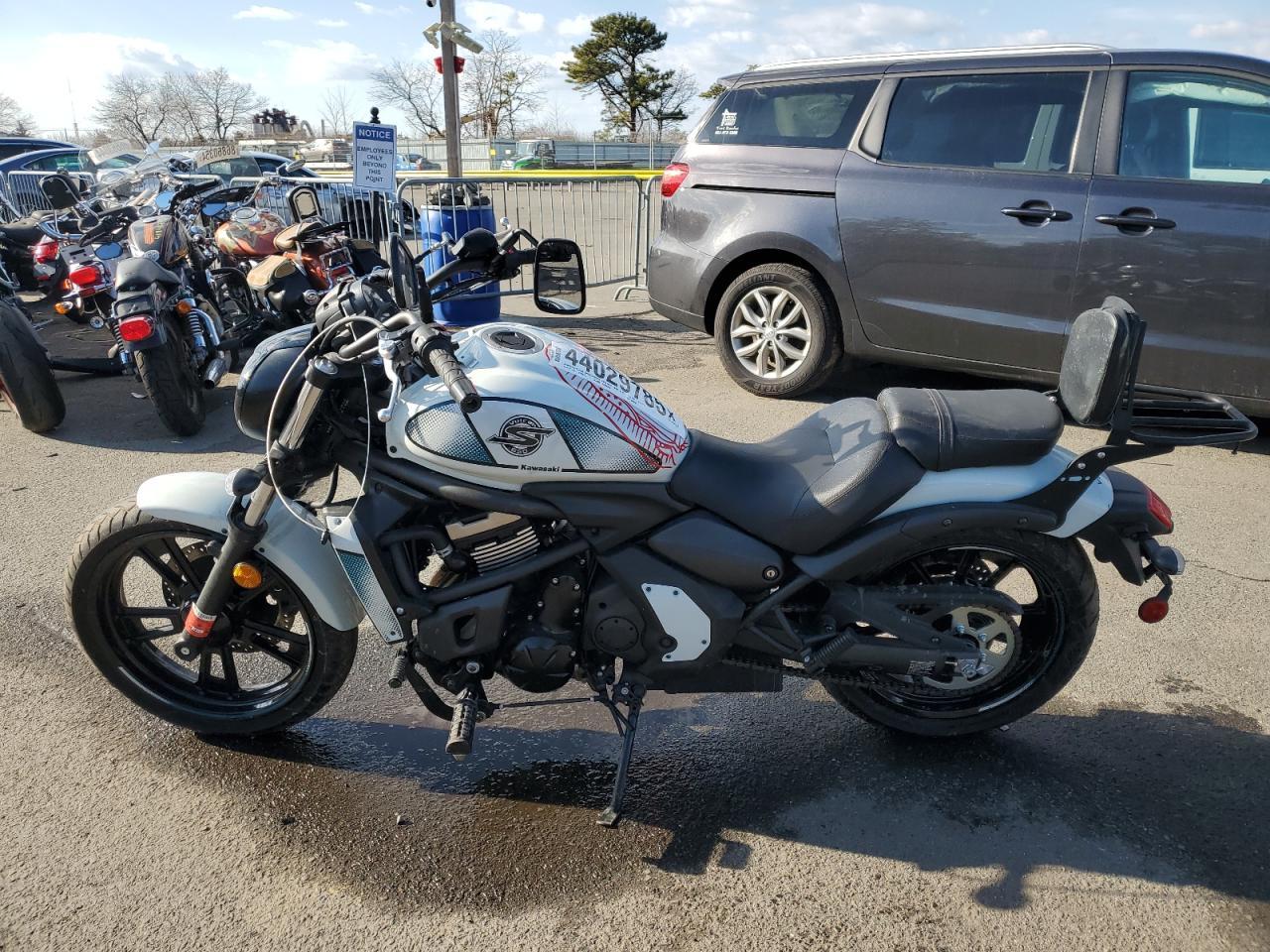 2022 Kawasaki En650 C - Фото 3
