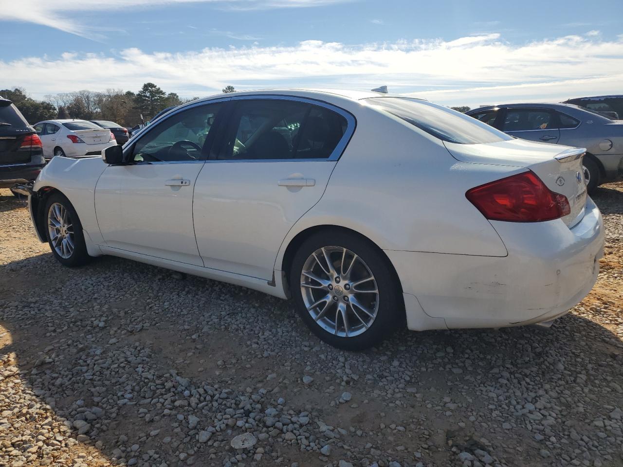 2011 Infiniti G37 Base - Фото 2
