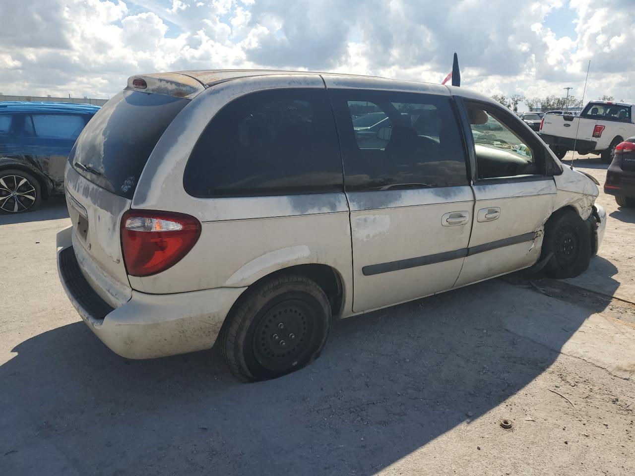 2005 Chrysler Town & Country - Фото 3
