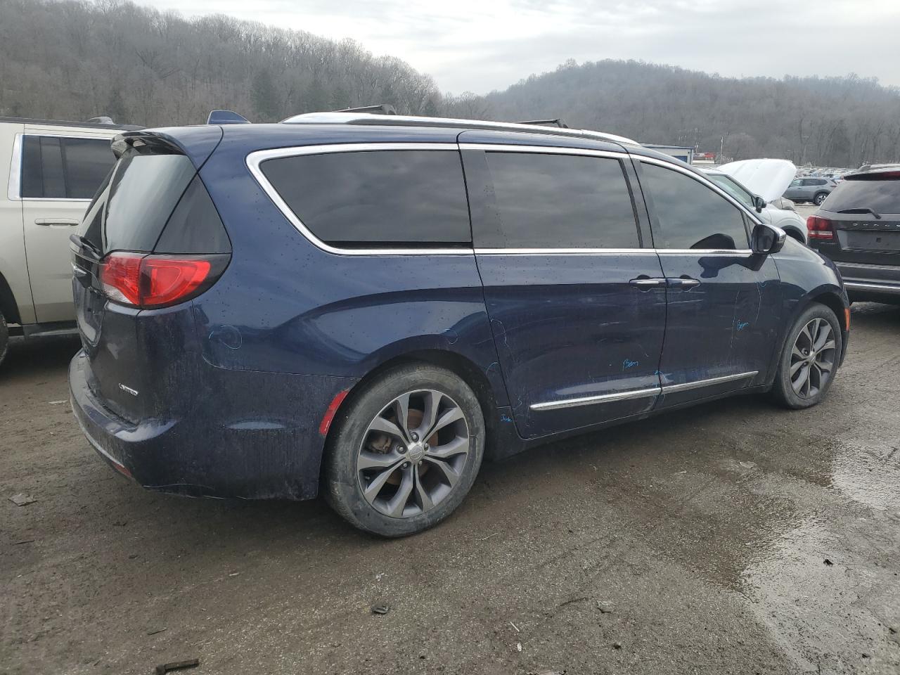 2017 Chrysler Pacifica Limited - Фото 3