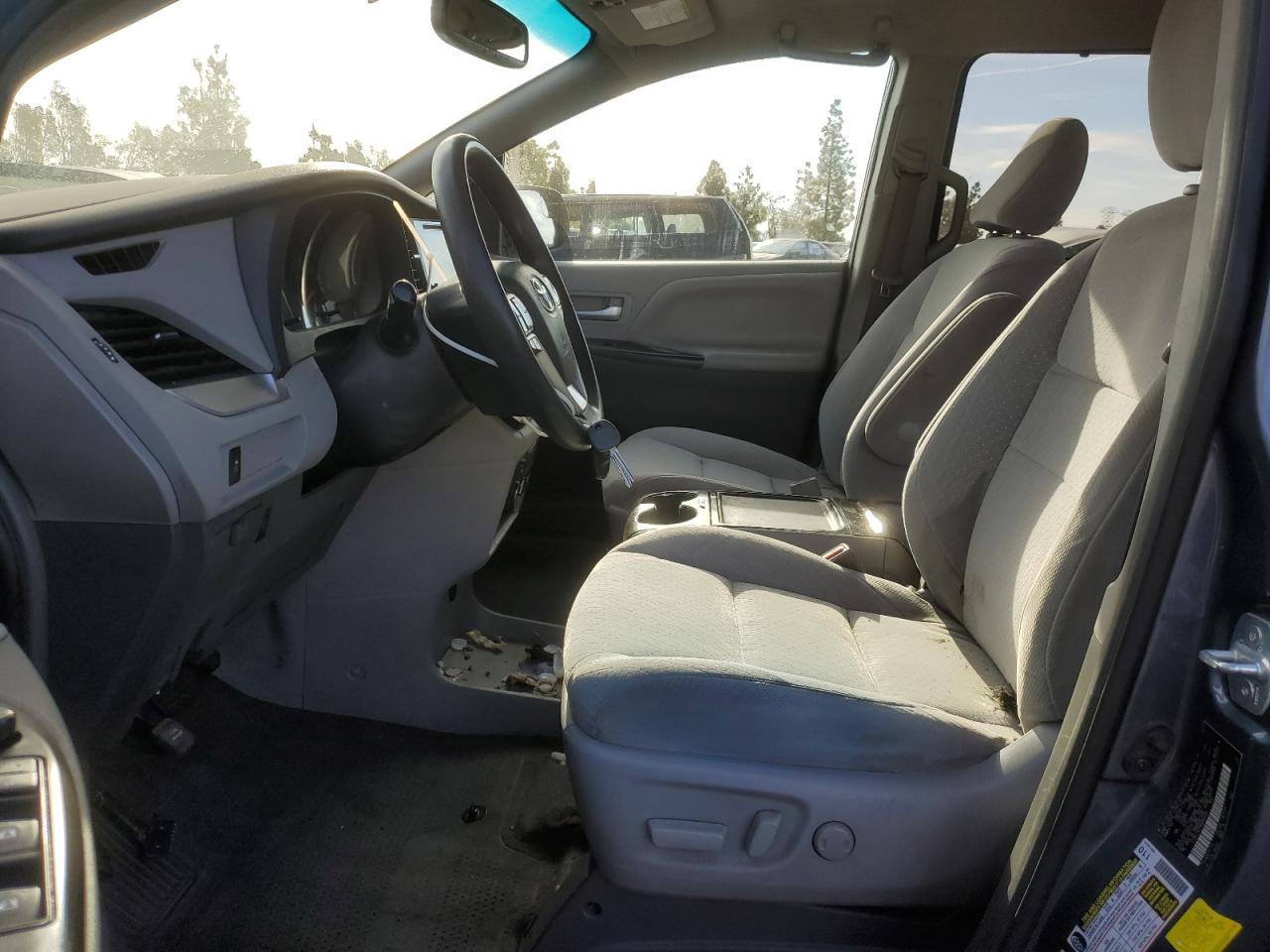 2017 Toyota Sienna Le - Фото 7